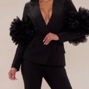 Ruffle sleeve blazer